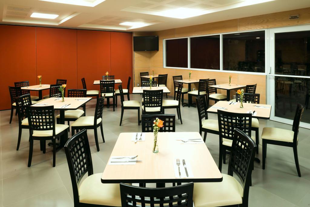 米西翁克雷塔罗快捷酒店 外观 照片
